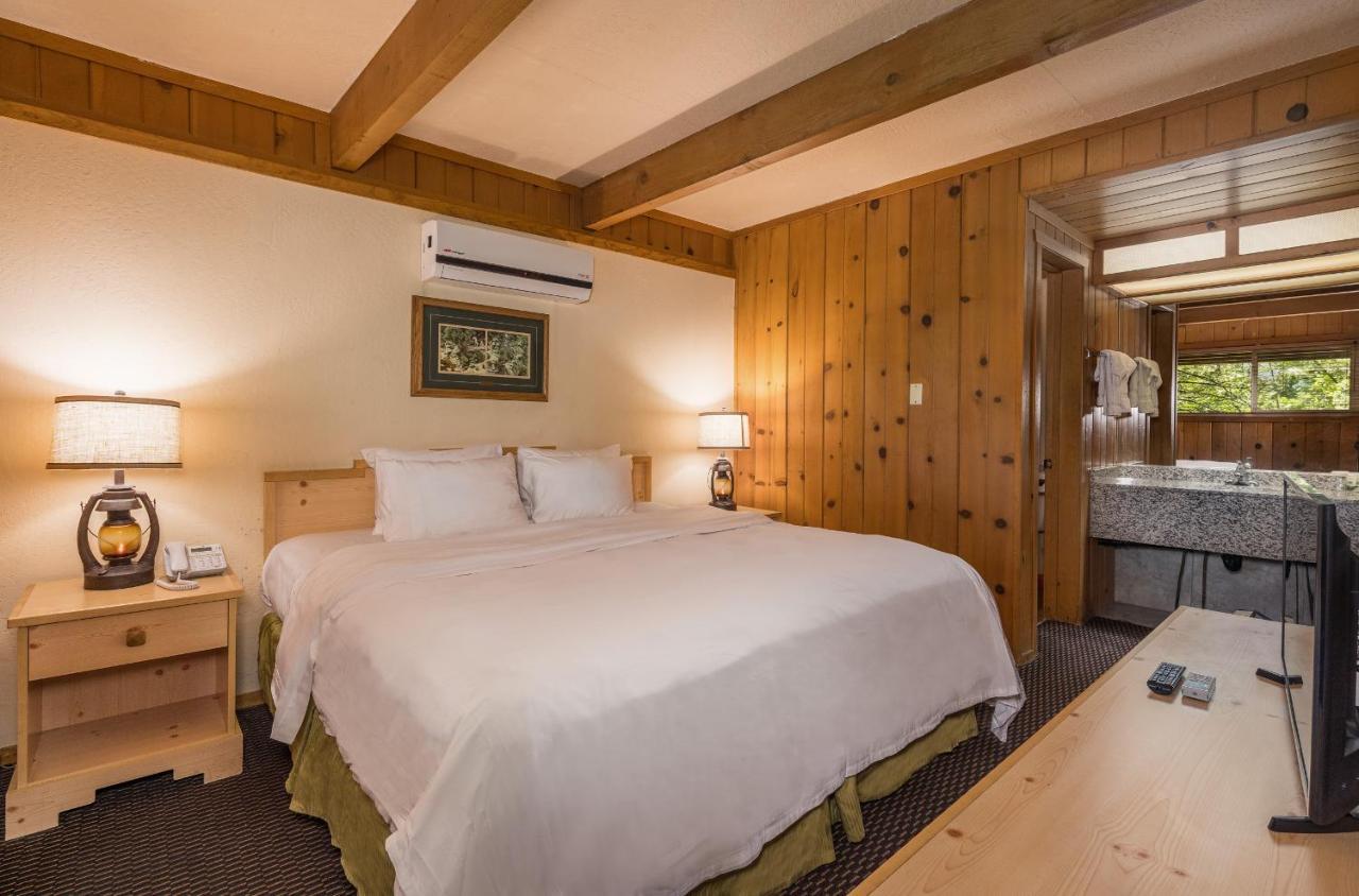 The Pines Resort & Conference Center Bass Lake Esterno foto
