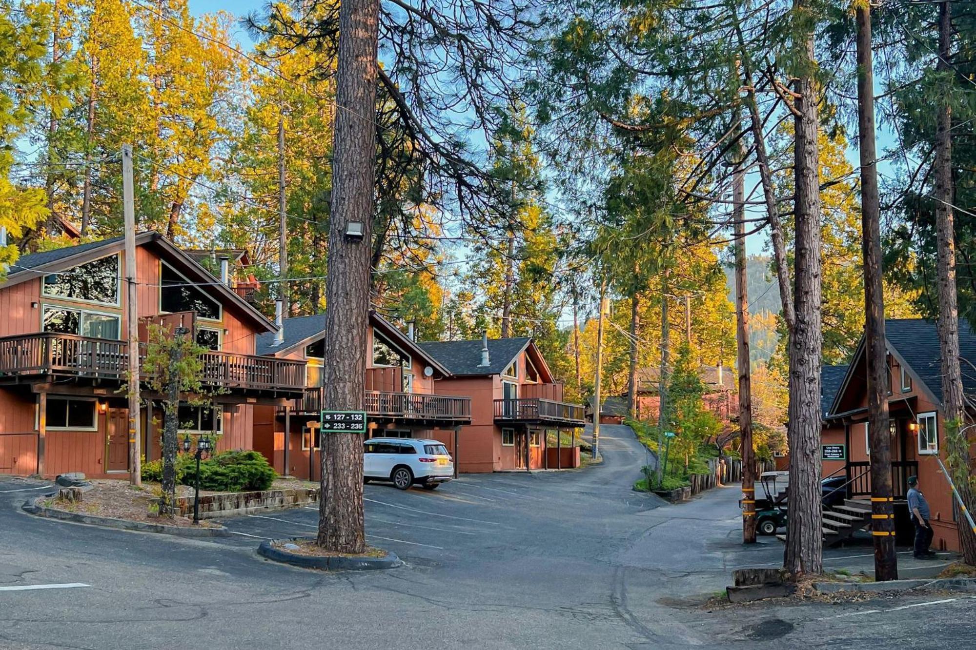 The Pines Resort & Conference Center Bass Lake Esterno foto