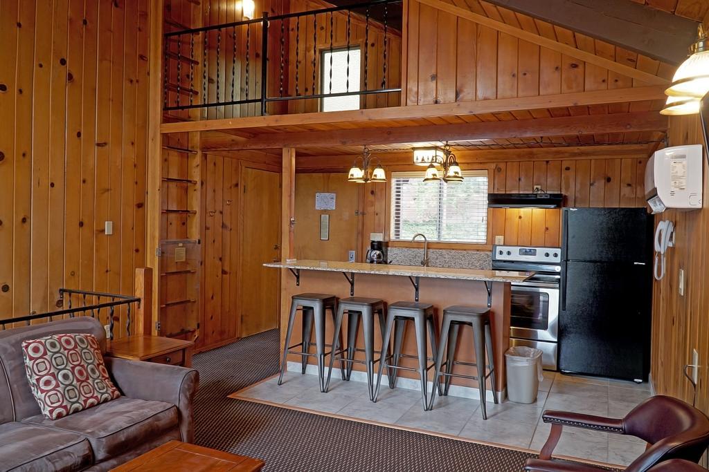 The Pines Resort & Conference Center Bass Lake Esterno foto